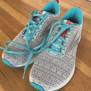 Brooks Levitate 5 Womens - Holiday
